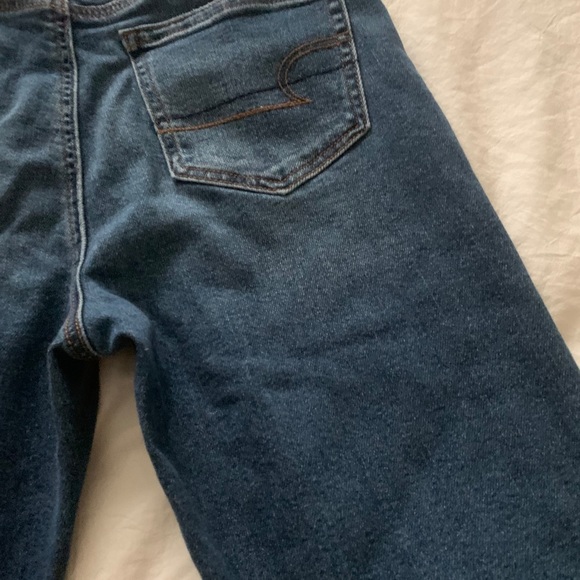 American Eagle distressed dark Mom Jeans - Picture 4 of 7